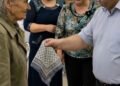 «— Прикройтесь платком, мама… Не позорьте нас!» — произнёс сын при всех. Но через несколько минут весь ресторан застыл, услышав мои слова