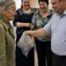 «— Прикройтесь платком, мама… Не позорьте нас!» — произнёс сын при всех. Но через несколько минут весь ресторан застыл, услышав мои слова