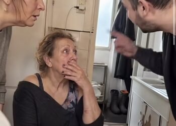 « МАМА, КТО ЭТОТ МУЖИК У ТЕБЯ НА ДАЧЕ СПИТ?! МЫ ВСЁ ЗНАЕМ! » – СКАЗАЛИ МОИ ДЕТИ. А Я МОЛЧА ПОСТАВИЛА НА СТОЛ ДВЕ ЧАШКИ